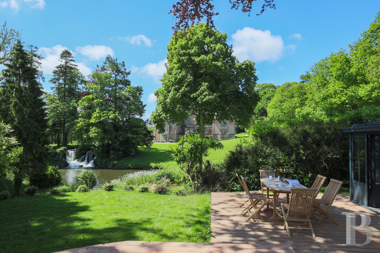 Au Vast, dans le Cotentin, une ancienne porterie entièrement rénovée - photo  n°2